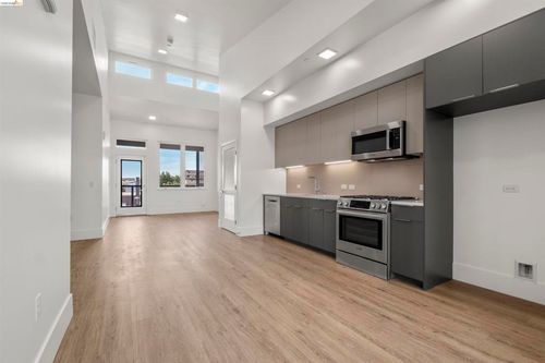 apt-314-1545 32nd St, Oakland, CA, 94608-4384 | Card Image