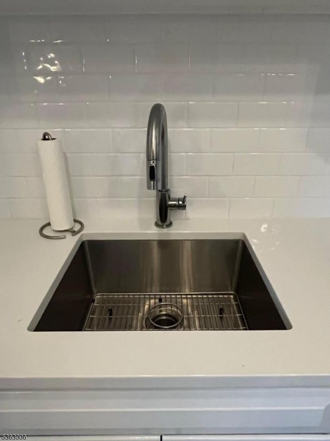 7 - 2 Claridge Dr, Townhouse with 1 bedrooms, 1 bathrooms and null parking in Verona NJ | Image 5