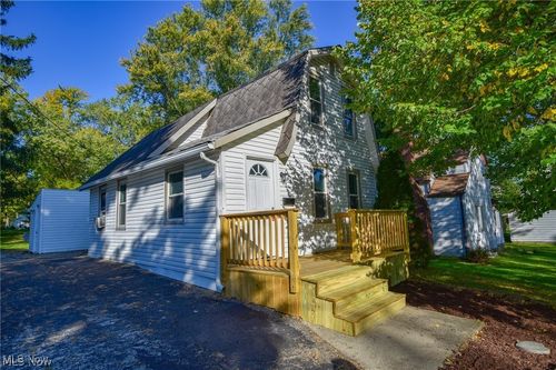 227 N East St, Medina, OH, 44256-1935 | Card Image