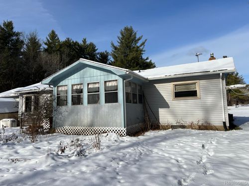 2681 Flint River Rd, Lapeer, MI, 48446-9101 | Card Image