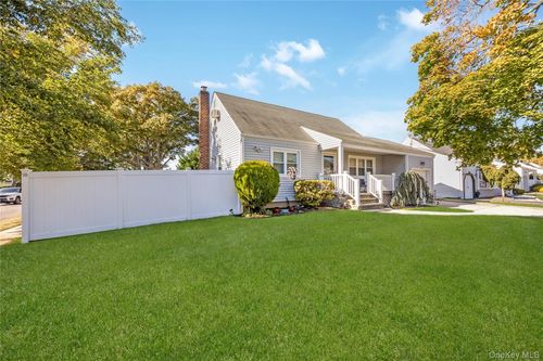 111 Sunset Ave, Farmingdale, NY, 11735-5839 | Card Image