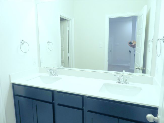 upstairs hall bath is for the 3 bedrooms | Image 14