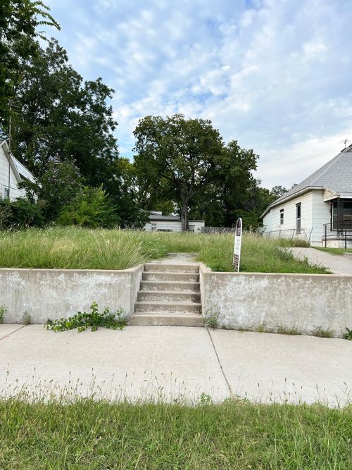 508 W 1st St, Newton, KS, 67114-3302 | Card Image