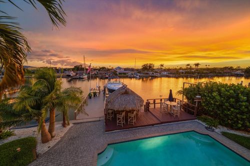 11700 5th St E, TREASURE ISLAND, FL, 33706-2930 | Card Image