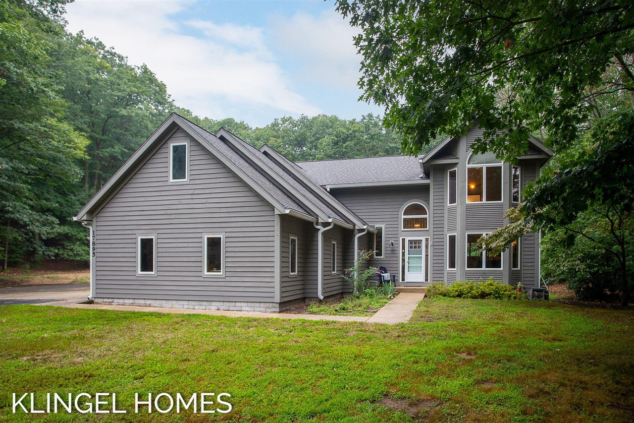 Hidden Acres Ln, Grand Haven, MI 49417