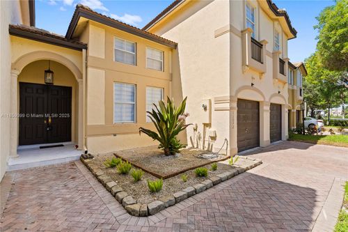 11032 48th Ln, Doral, FL, 33178-4352 | Card Image