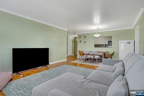 2000 Linwood Ave, Fort Lee, NJ, 07024-3086 | Card Image