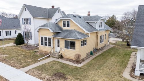 151 Edgewood Ln, West Bend, WI, 53095-3405 | Card Image
