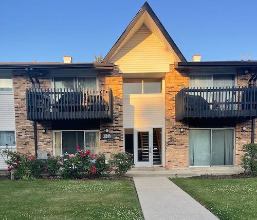 106b-13 Kingery Quarter, Willowbrook, IL, 60527-6502 | Card Image