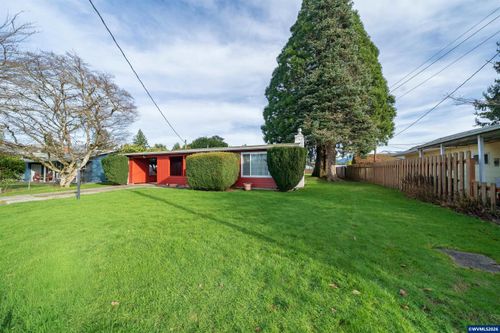 1090 Se 3rd Av, Mill City, OR, 97360 | Card Image