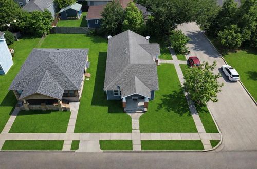 300 W James St, Baytown, TX, 77520-4029 | Card Image