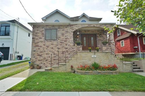 386 Page Ave, Staten Island, NY, 10307-2027 | Card Image