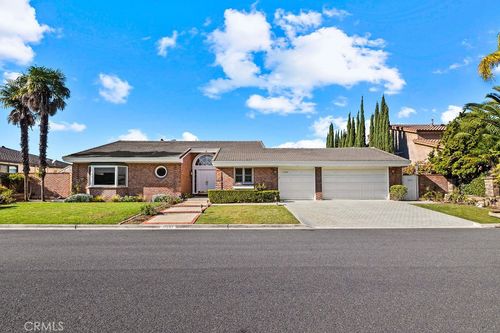 11081 Hunting Horn Dr, North Tustin, CA, 92705-7400 | Card Image