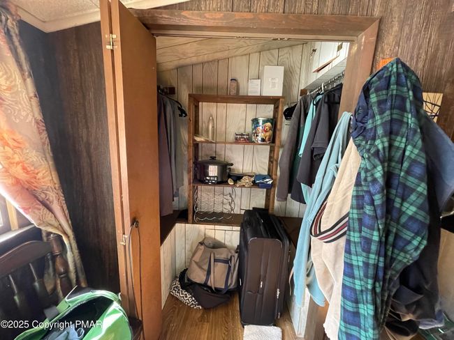 Closet (1) | Image 10