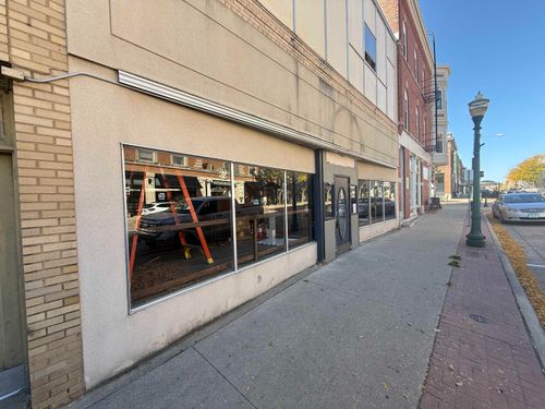 105 E Water St, Decorah, IA, 52101-1801 | Card Image