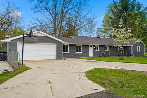 19200 Merriman Ct, Livonia, MI, 48152-1741 | Card Image