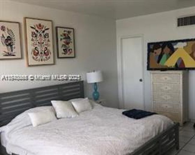 APT-305 - 5005 Collins Ave, Condo with 1 bedrooms, 2 bathrooms and null parking in Miami Beach FL | Image 4