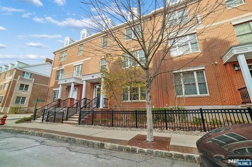 54 Carillon Cir, Livingston, NJ, 07039-2600 | Card Image