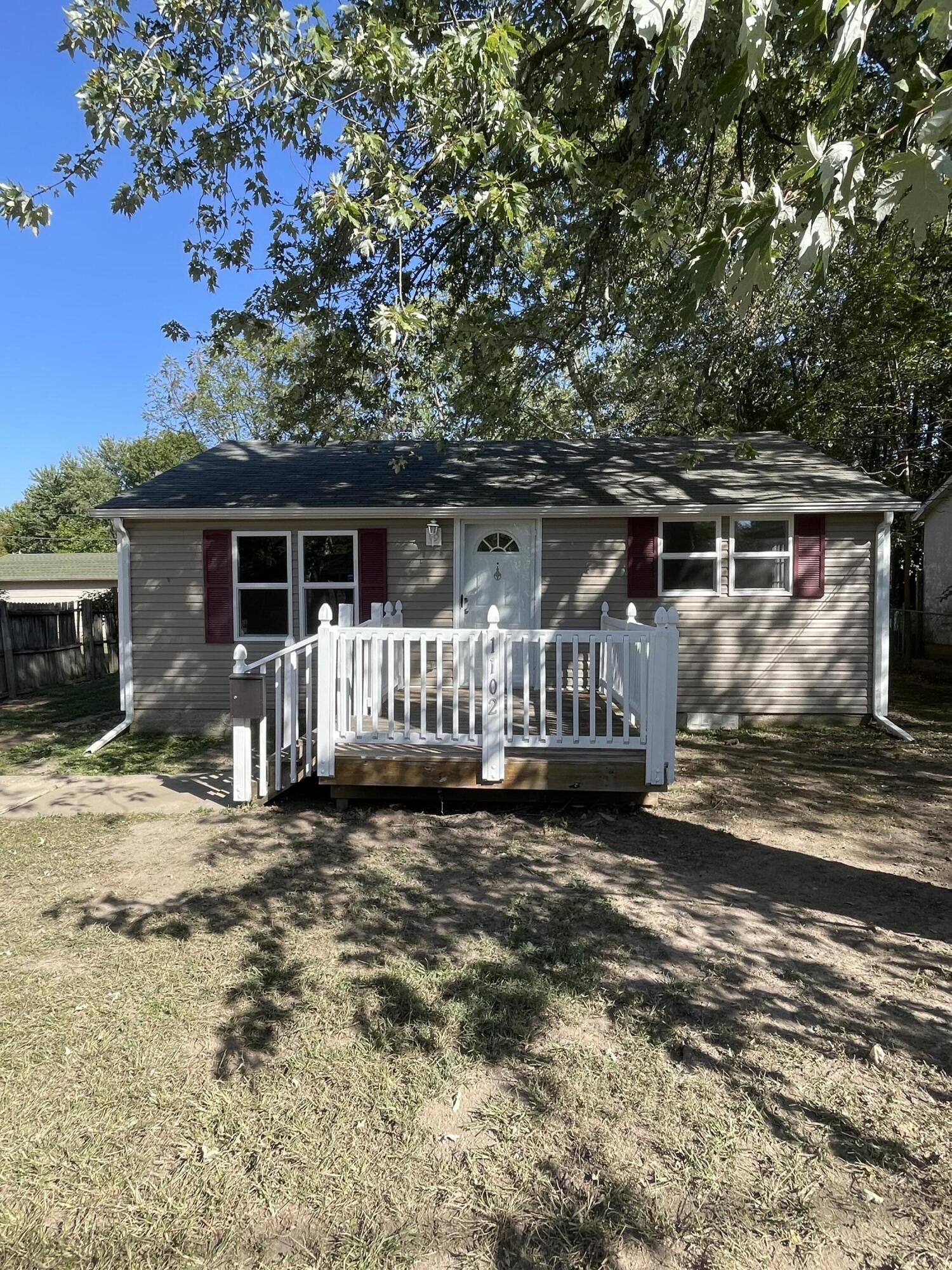 Rinker Ave, Aurora, MO 65605