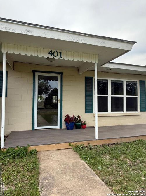401 E 4th St, Camp Wood, TX, 78833 | Card Image