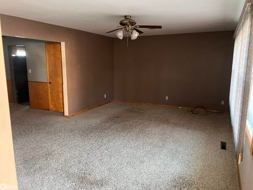 44 Spruce Dr, Eagle Grove, IA, 50533-1648 | Card Image