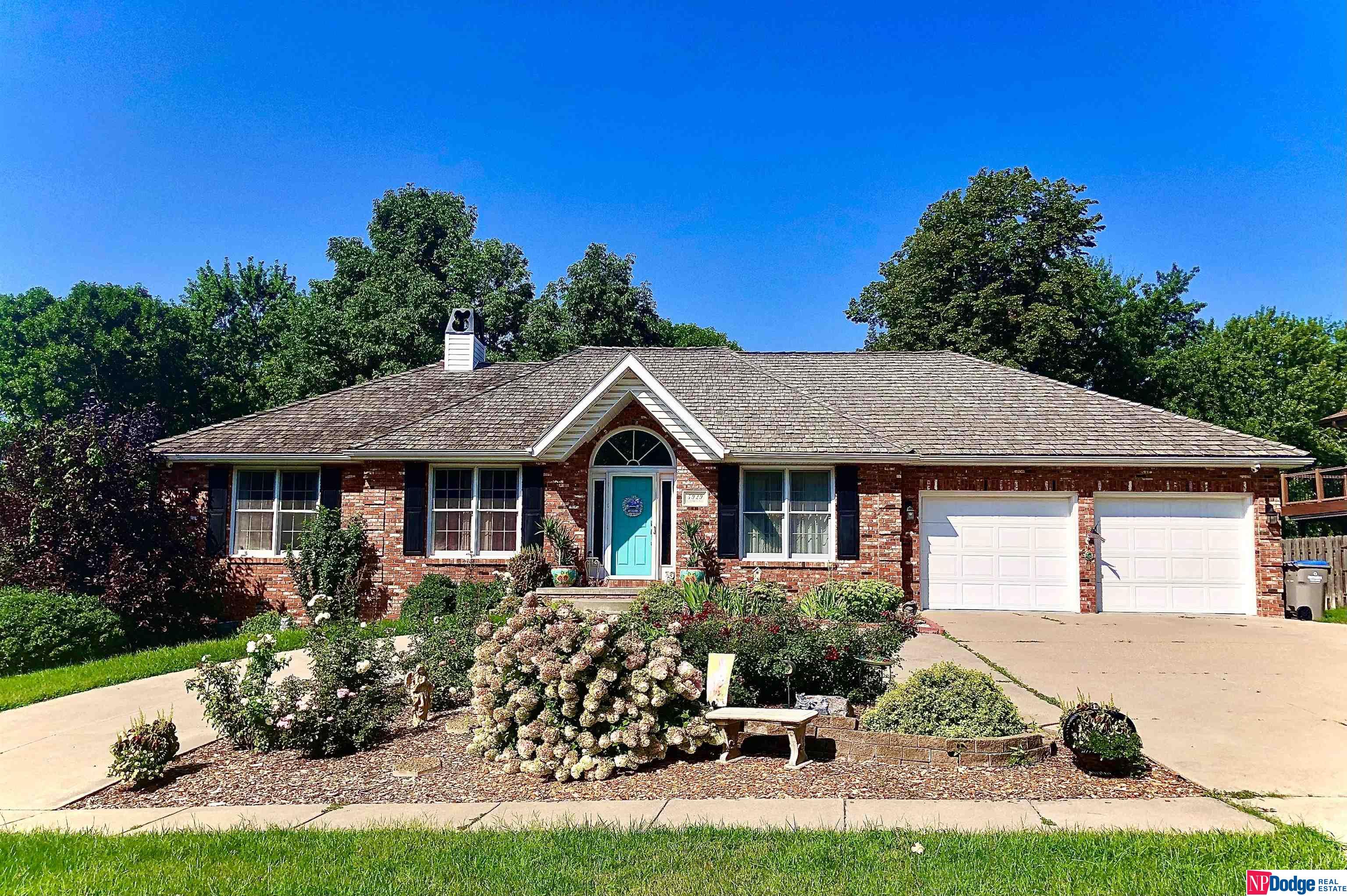 Fieldcrest Way, Lincoln, NE 68512