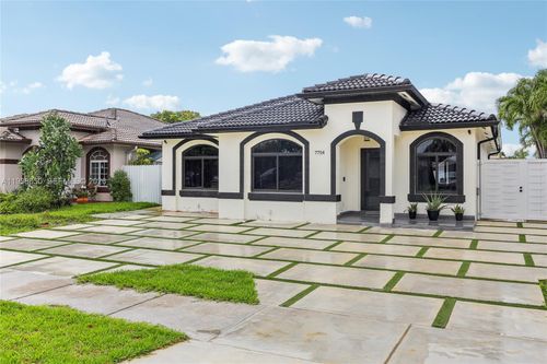 7754 Nw 201st Ter, Hialeah, FL, 33015-6643 | Card Image