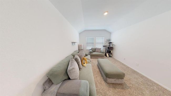 Gameroom with lots of room | Image 33