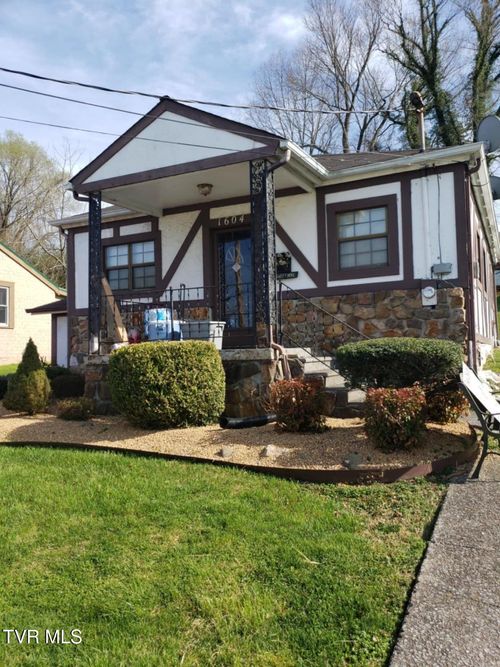 1604 Dixon St, Elizabethton, TN, 37643-2817 | Card Image