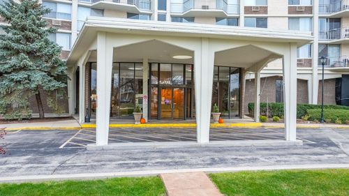 unit-4m-40 N Tower Rd, Oak Brook, IL, 60523-1113 | Card Image