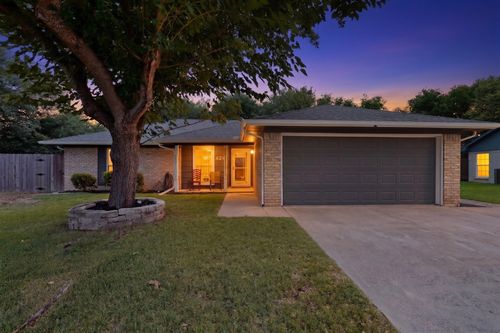 424 Ferenz Ave, Crowley, TX, 76036-3604 | Card Image