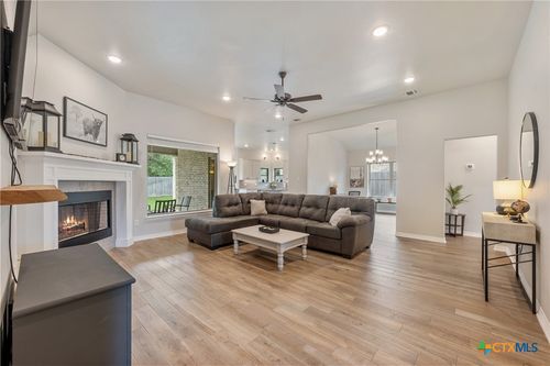 621 Holstein Dr, Belton, TX, 76513-4226 | Card Image