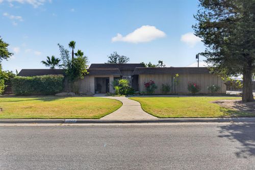 1923 S Fairway Ave, Fresno, CA, 93727-6220 | Card Image
