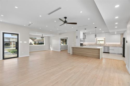 9203 Kapri Ln, Houston, TX, 77025-4203 | Card Image