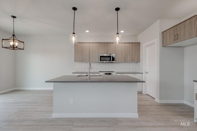 687 N Aleppo Way, House other with 3 bedrooms, 3 bathrooms and 2 parking in Meridian ID | Image 6