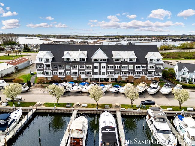 15 - 917 W Savidge St, Condo with 2 bedrooms, 2 bathrooms and null parking in Spring Lake MI | Image 5