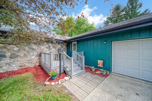 792 Meadowbrook Dr, Hudson, MI, 49247-9734 | Card Image