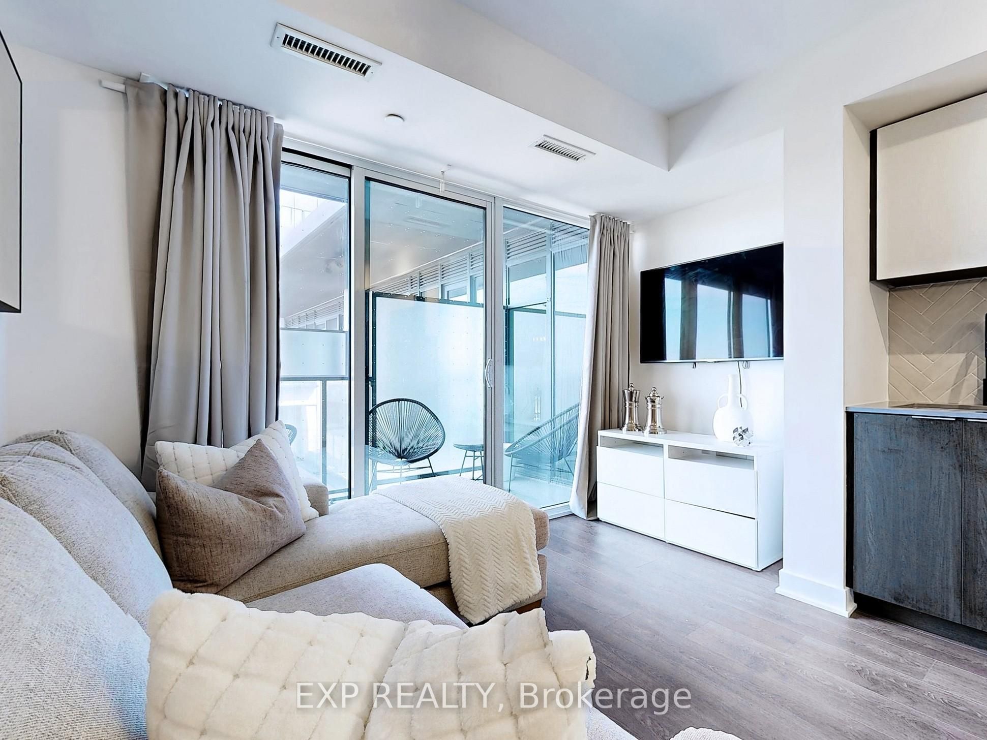 Residential Lease in Toronto W08 4