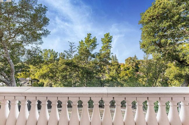 11 La Strada Ct, House other with 5 bedrooms, 5 bathrooms and 2 parking in Burlingame CA | Image 14
