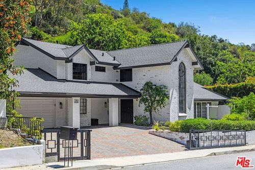 1060 Chantilly Rd, LOS ANGELES, CA, 90077-2618 | Card Image