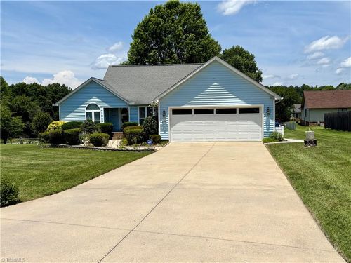 204 Maplewood Ct, Trinity, NC, 27370-9355 | Card Image