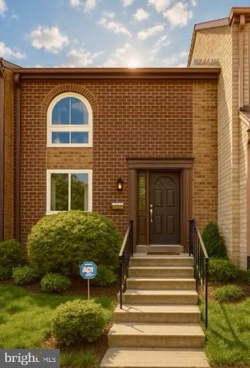 8115 Bird Ln, GREENBELT, MD, 20770-2104 | Card Image