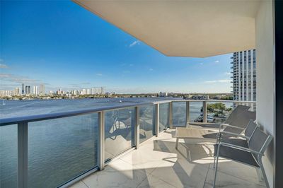 909 - 17301 Biscayne Blvd, Condo with 3 bedrooms, 3 bathrooms and null parking in North Miami Beach FL | Image 2