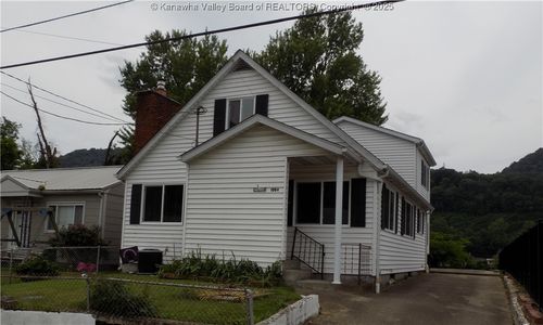 1004 E Riverview Dr, Belle, WV, 25015-1729 | Card Image