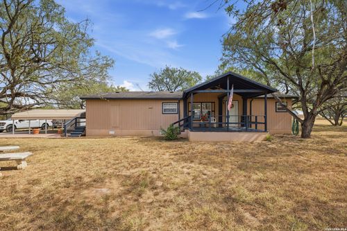 372 Homeridge Dr, La Vernia, TX, 78121-4258 | Card Image