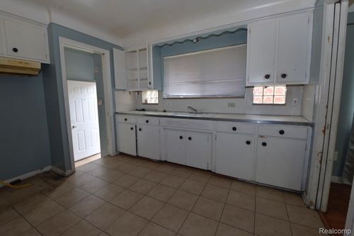 18489 Burt Rd, Detroit, MI, 48219-2442 | Card Image