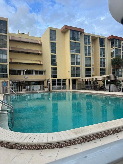 apt-322-200 172nd St, Sunny Isles Beach, FL, 33160-3493 | Card Image