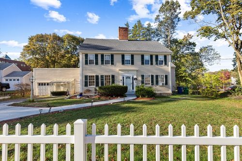 52 Salem St, Reading, MA, 01867-2666 | Card Image