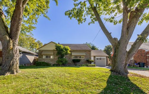 68 Connaught Ave, Welland, ON, L3C1G5 | Card Image