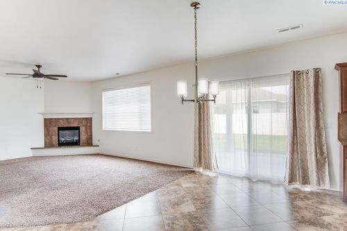 1815 Sunshine Ave, West Richland, WA, 99353-8730 | Card Image